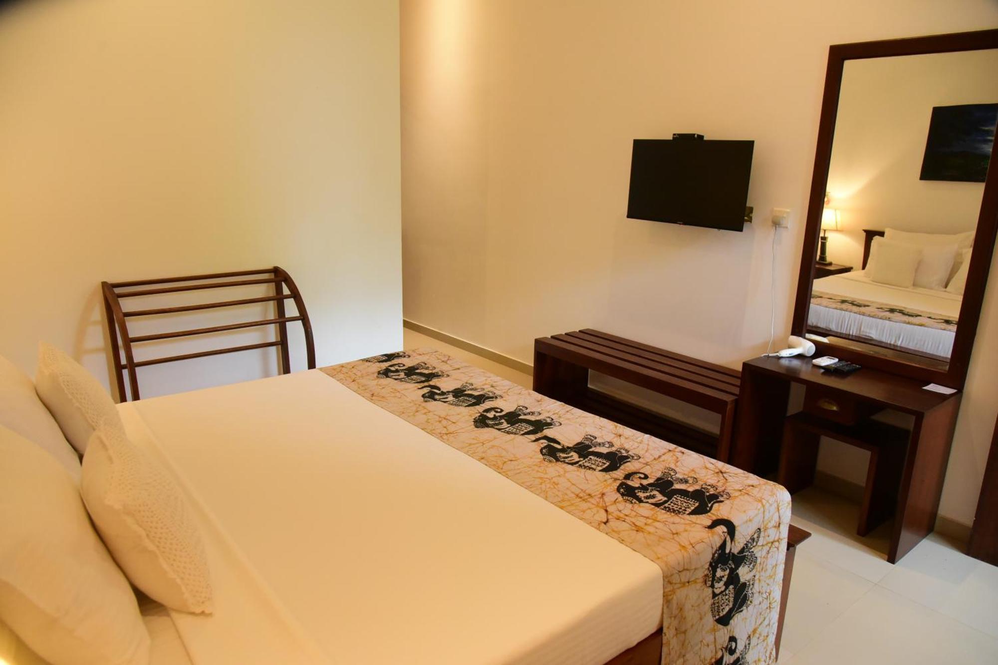 Tranquil Hotel Hikkaduwa Exterior photo